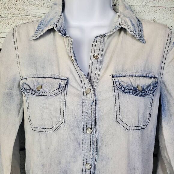 Vanity Women’s Denim Chambray Button Down Shirt Size S Long Sleeve Western Style - Picture 2 of 8